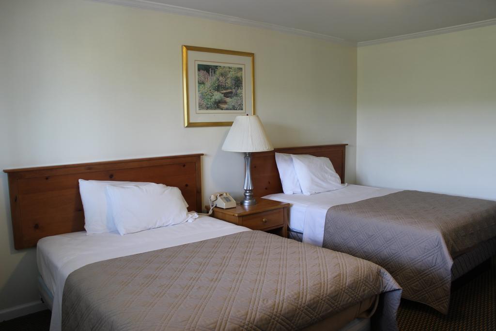 Berkshire Travel Lodge Canaan Exterior foto