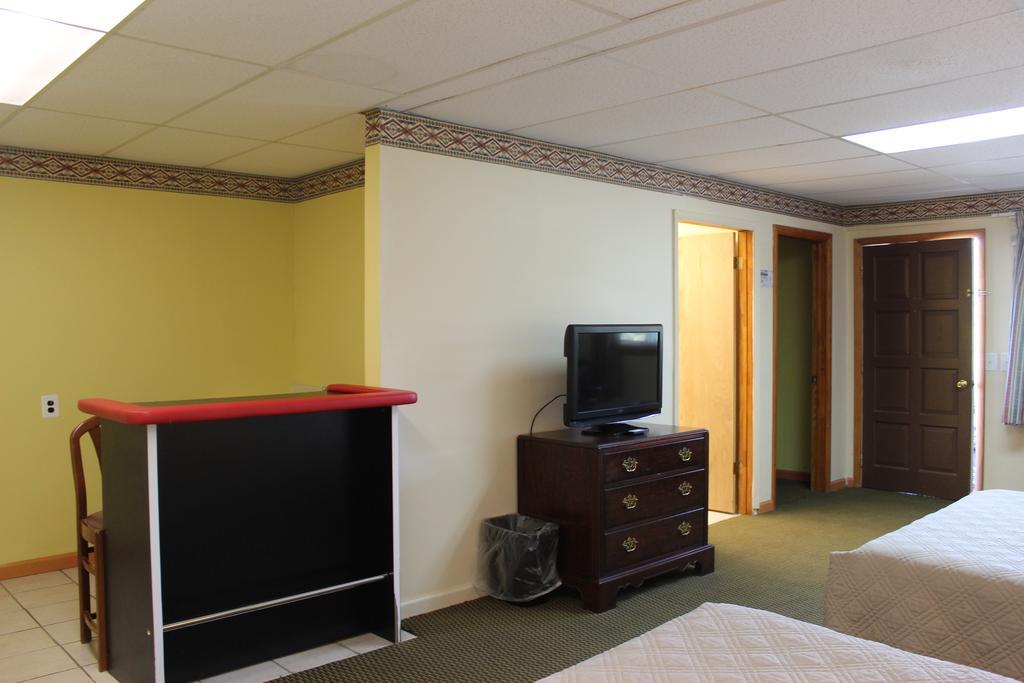 Berkshire Travel Lodge Canaan Exterior foto