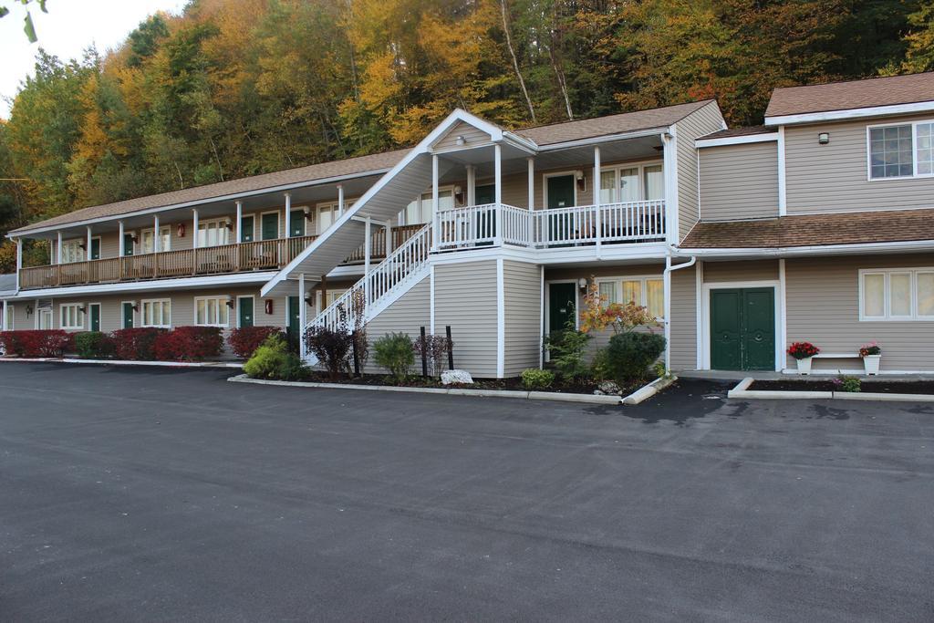 Berkshire Travel Lodge Canaan Exterior foto
