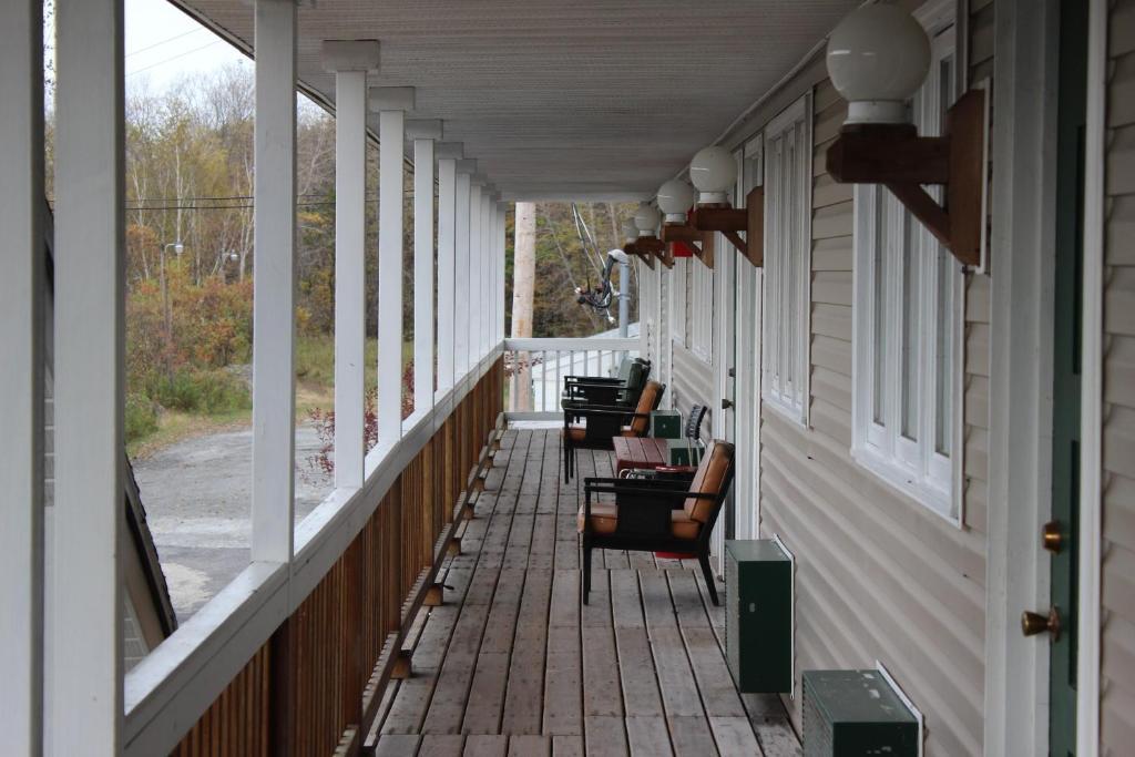 Berkshire Travel Lodge Canaan Exterior foto