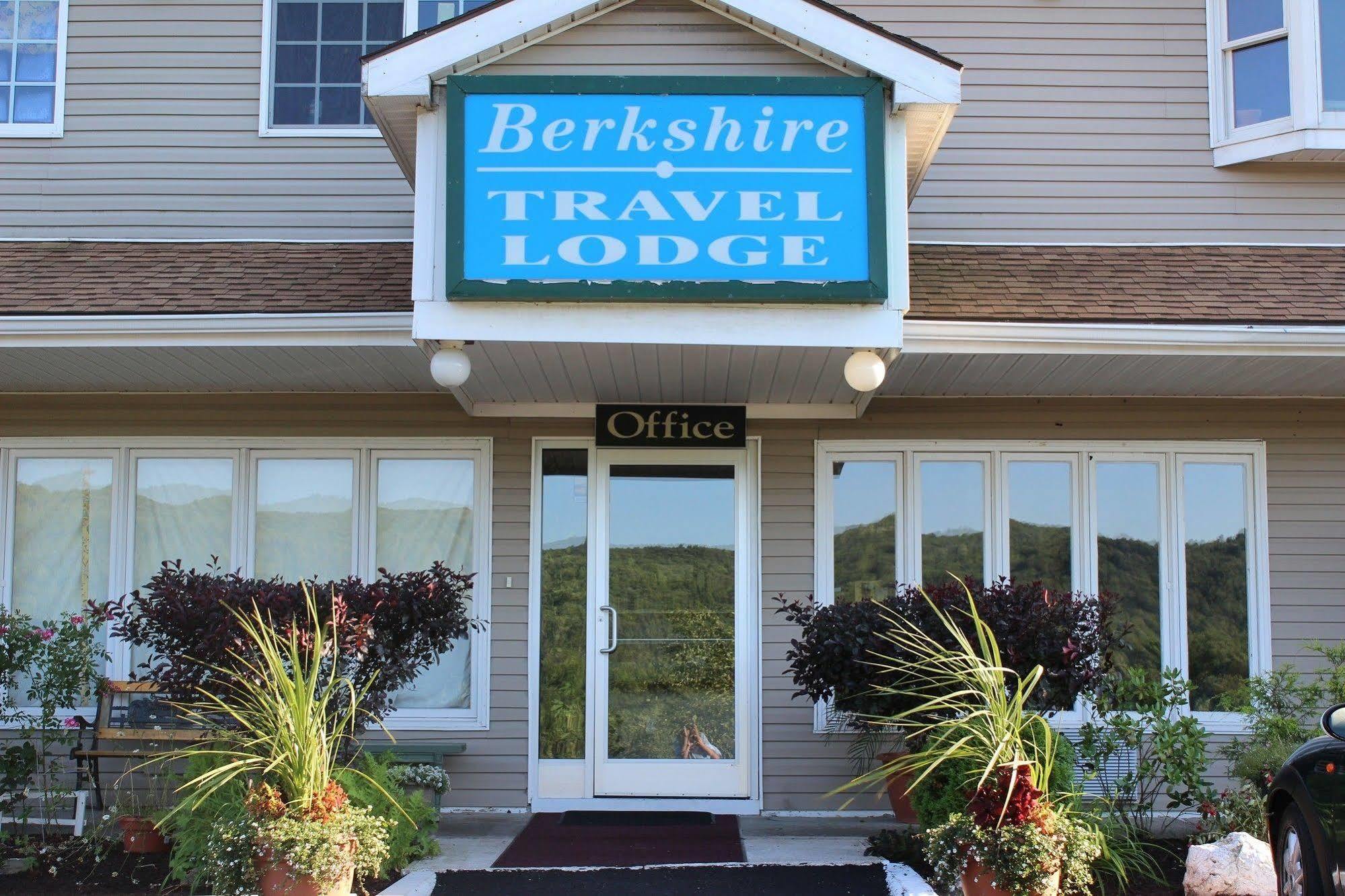 Berkshire Travel Lodge Canaan Exterior foto
