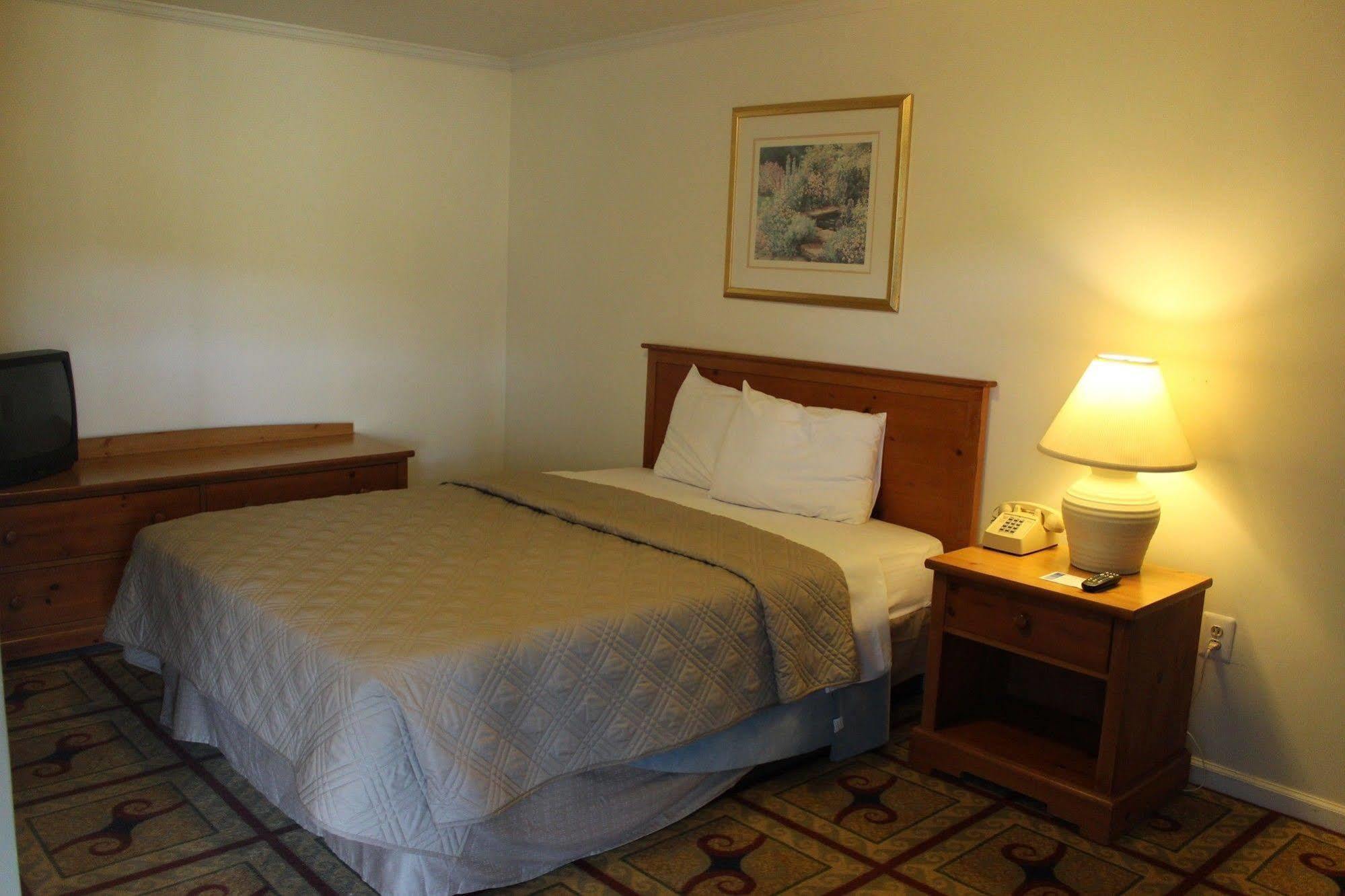 Berkshire Travel Lodge Canaan Exterior foto